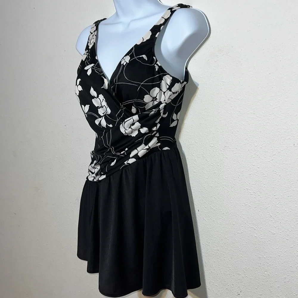 Miraclesuit black With Floral Print Size 10